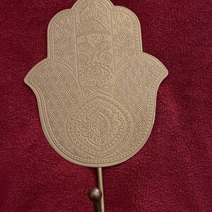 Palm coat hanger